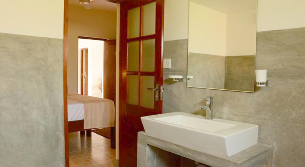 Inlak Garden Hotel Negombo Szoba fotó