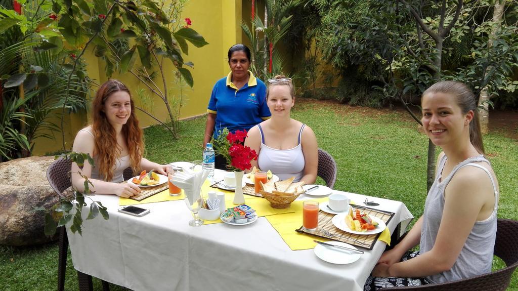 Inlak Garden Hotel Negombo Kültér fotó